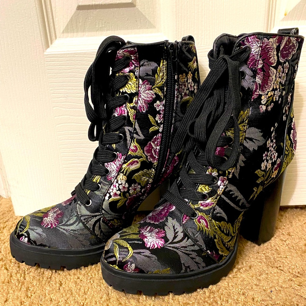 Steve Madden Laurie Lace up Boots